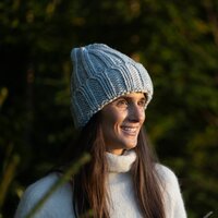 V100105 ciapka vlna hruby vyplet seda 2 jpg